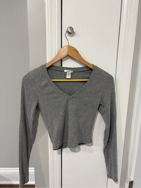 Bozzolo Gray Ribbed V-Neck Crop Top